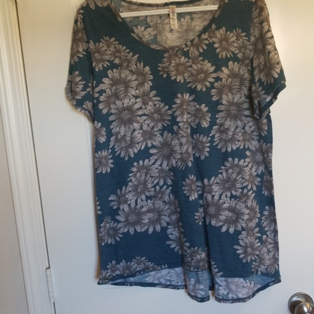 Lularoe Classic Tee